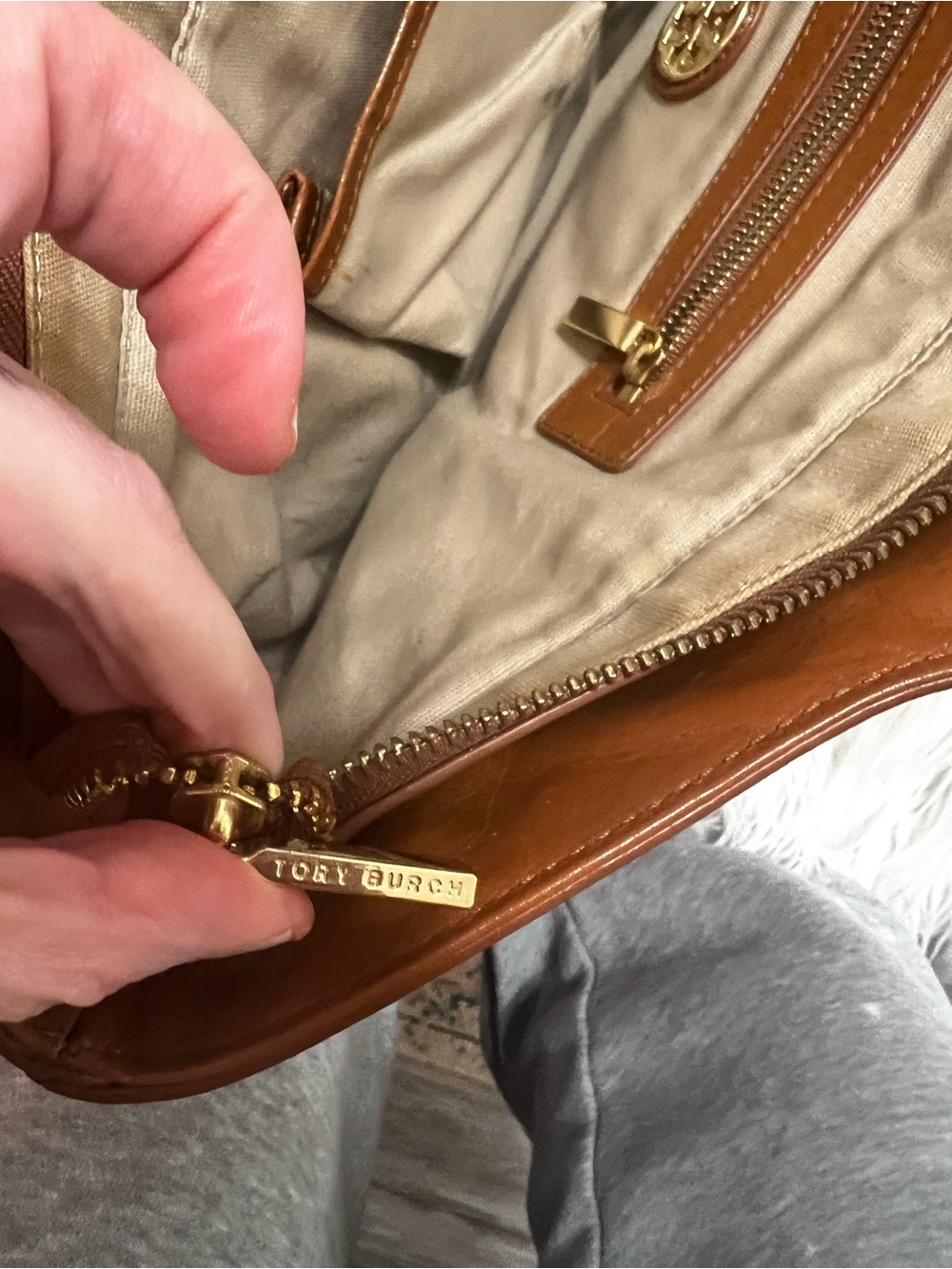 Tory Burch Leather Top Handle Bag Burch
Bombe Leather Tote brown - Picture 14 of 16